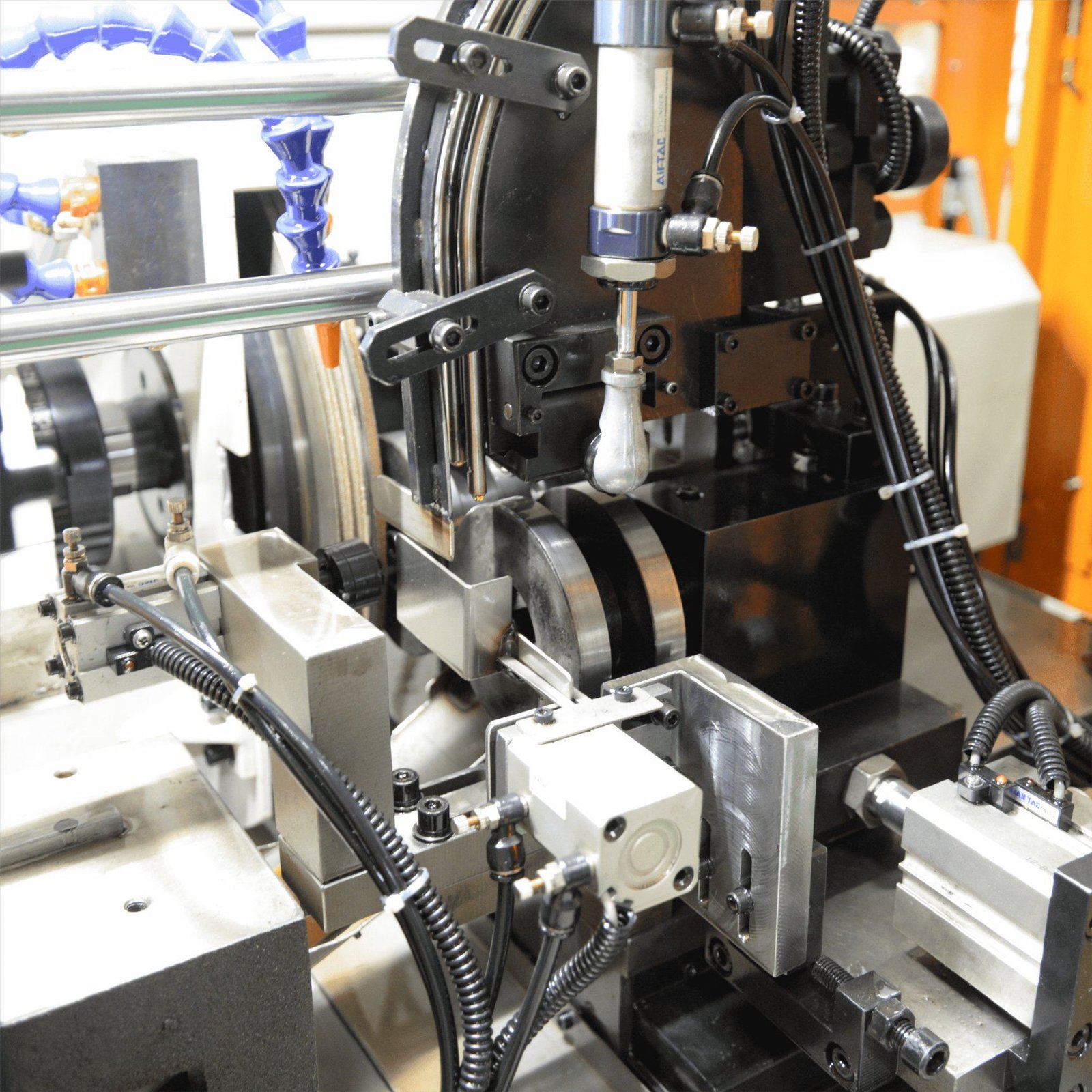 Automatic Car Spare Parts Exhaust Valve Rod End Face Grinding Machine - Image 3