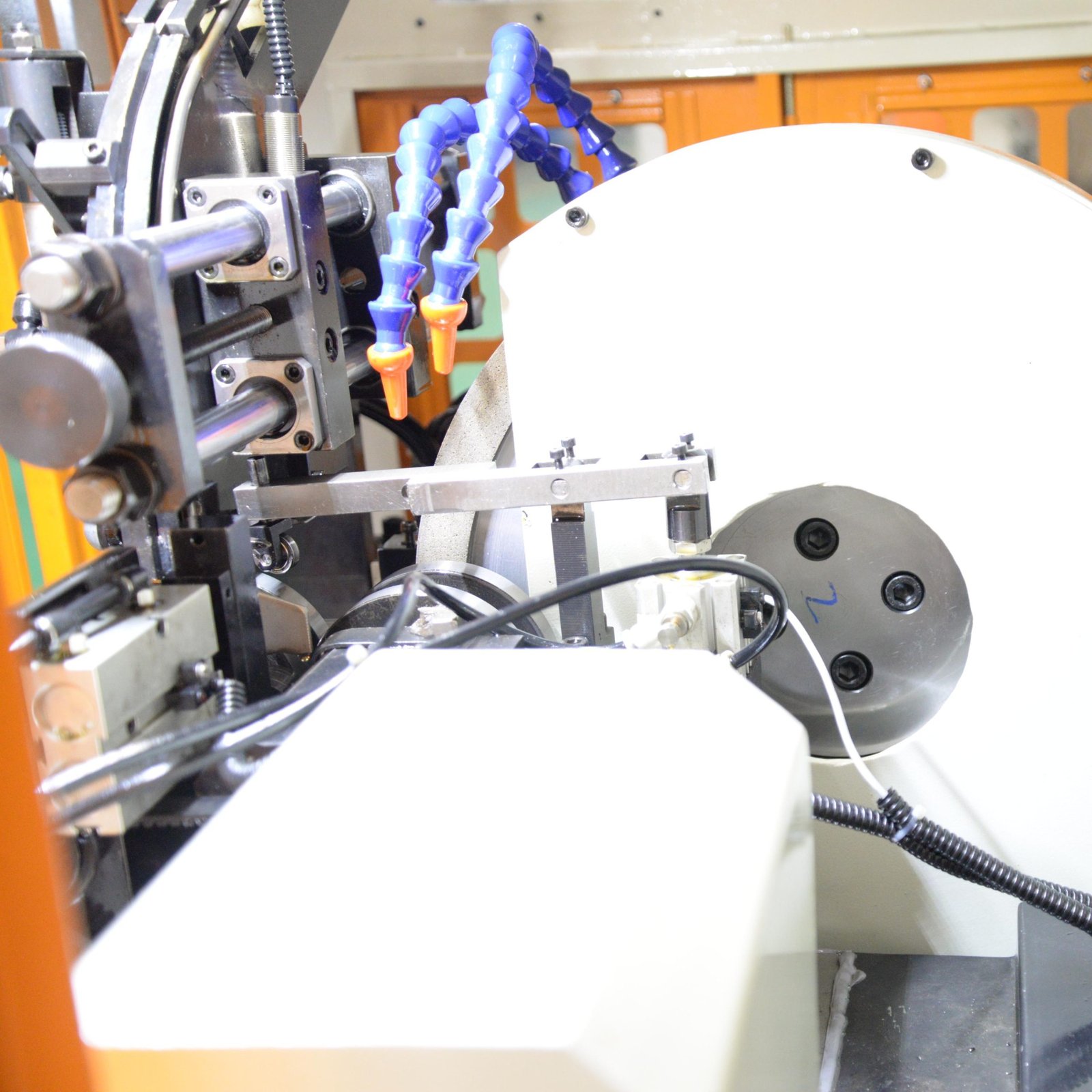 Automatic Car Spare Parts Exhaust Valve Rod End Face Grinding Machine - Image 4