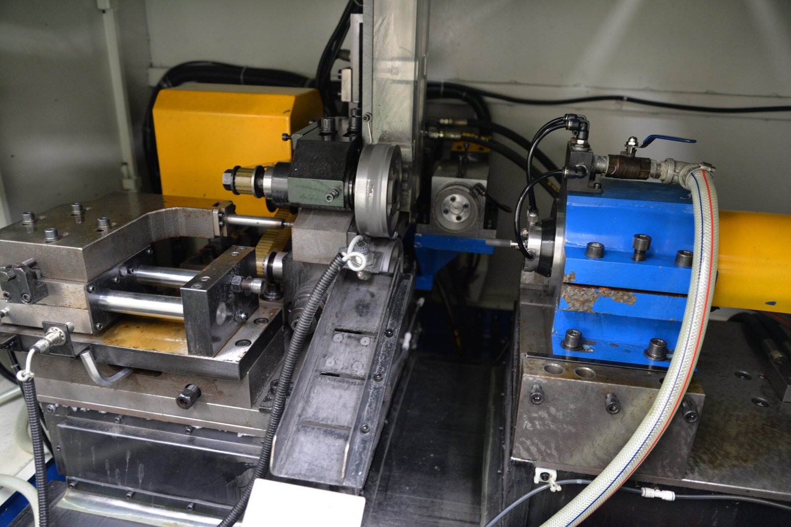 Fully Automatic Hydraulic Tappet Ball End Grinder Machine/Grinding Machine/CNC Machine - Image 3