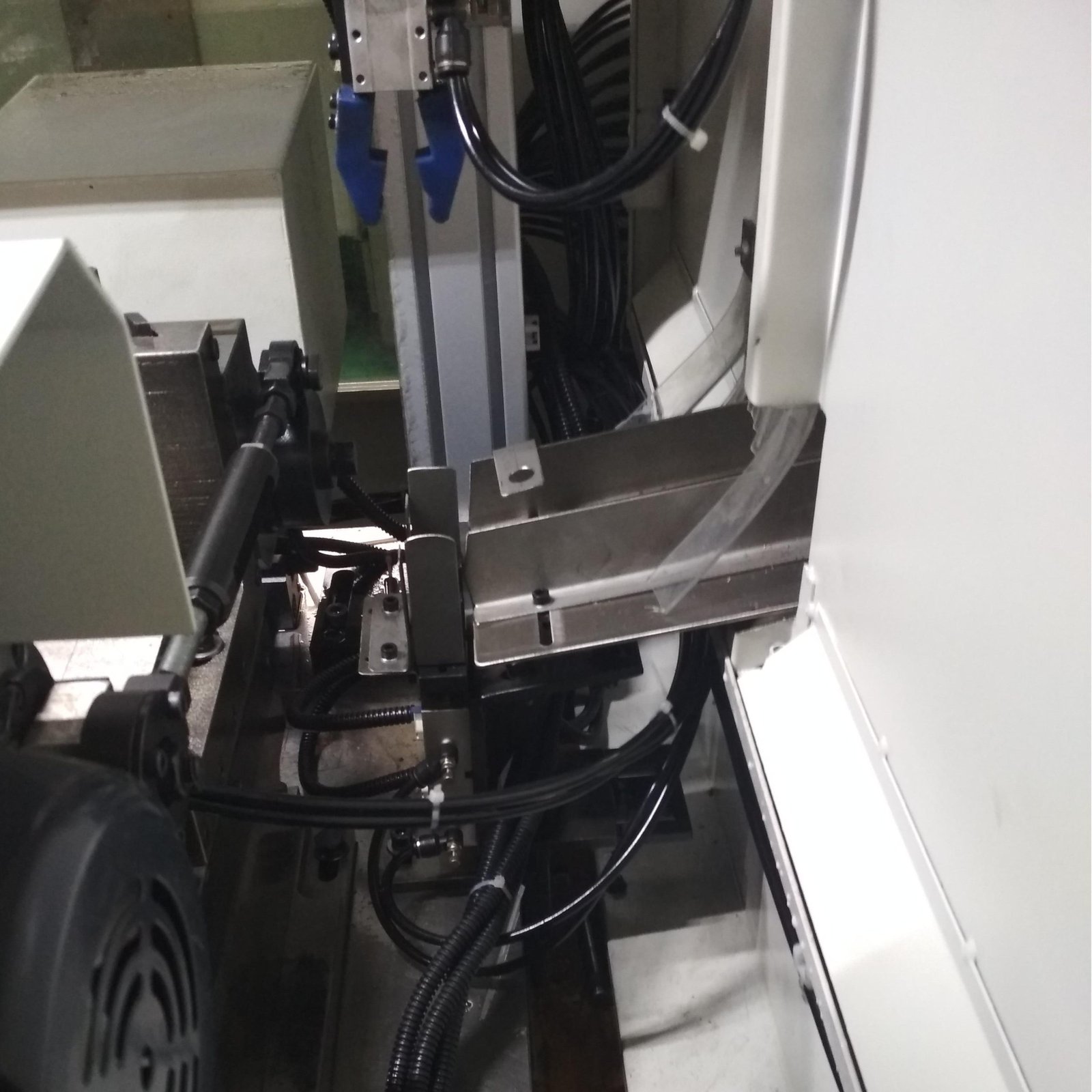 Automatic Water Pump Bearing Mandrel Single Groove Superfinishing Machine - Image 3