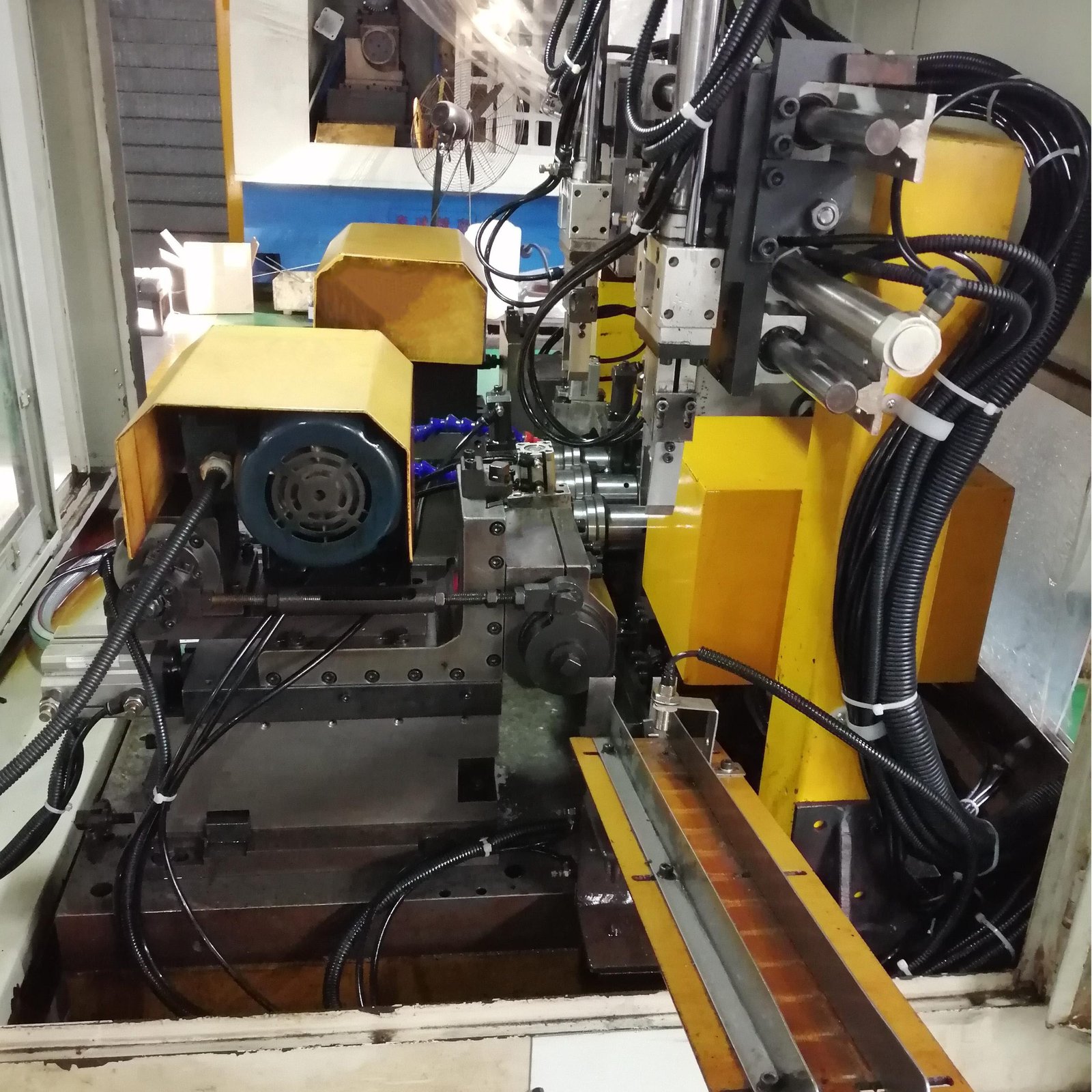 Automatic Water Pump Bearing Outer Ring Double Groove Superfinishing Machine - Image 4