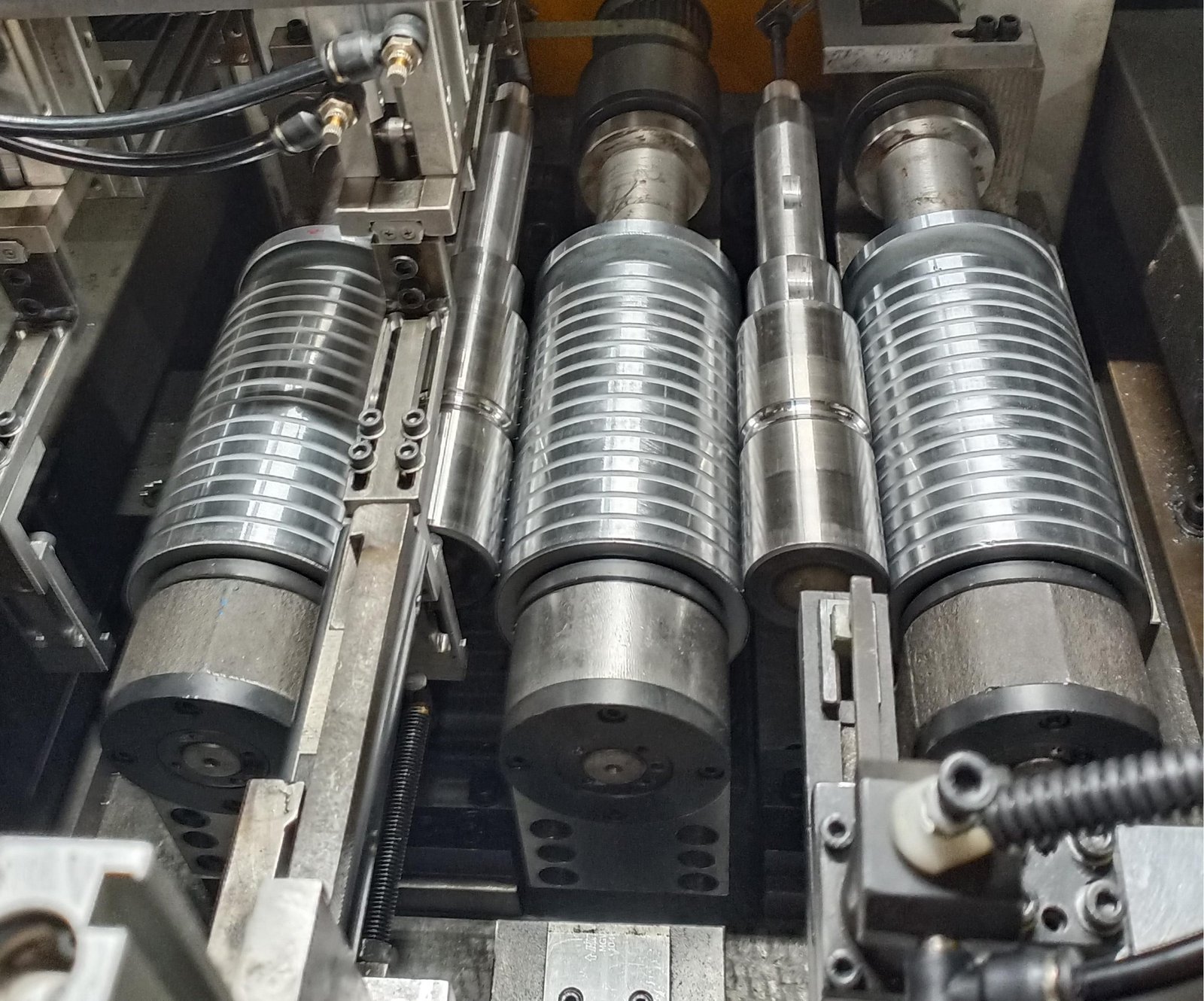 Automatic Water Pump Bearing Mandrel Single Groove Superfinishing Machine - Image 4