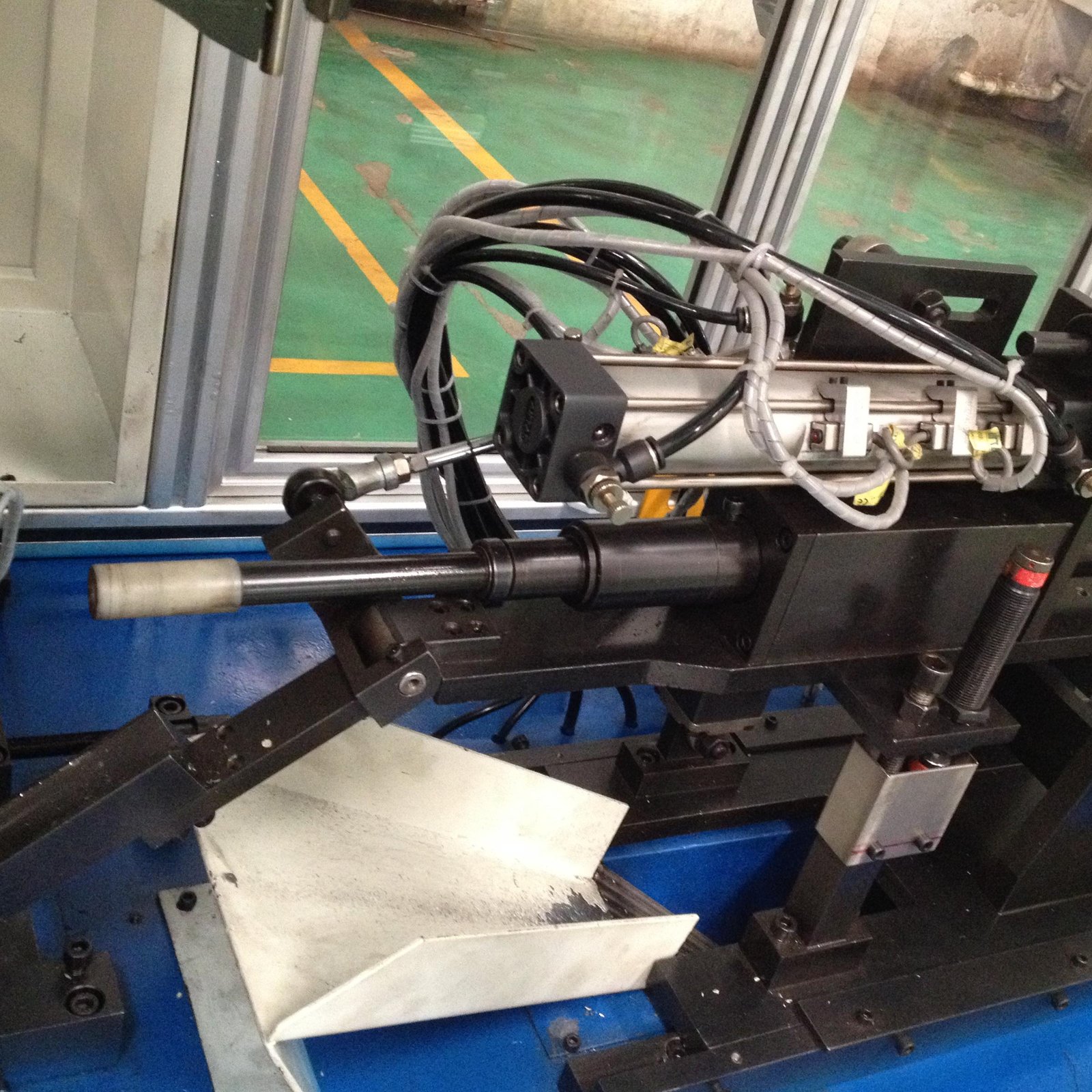 Car Engine Valve Disk-to-Rod Bending Strength Testing Machine - Image 3