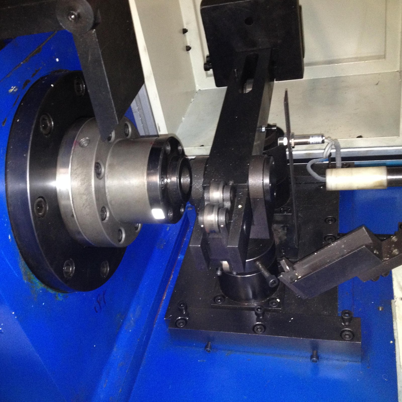 Car Engine Valve Disk-to-Rod Bending Strength Testing Machine - Image 4