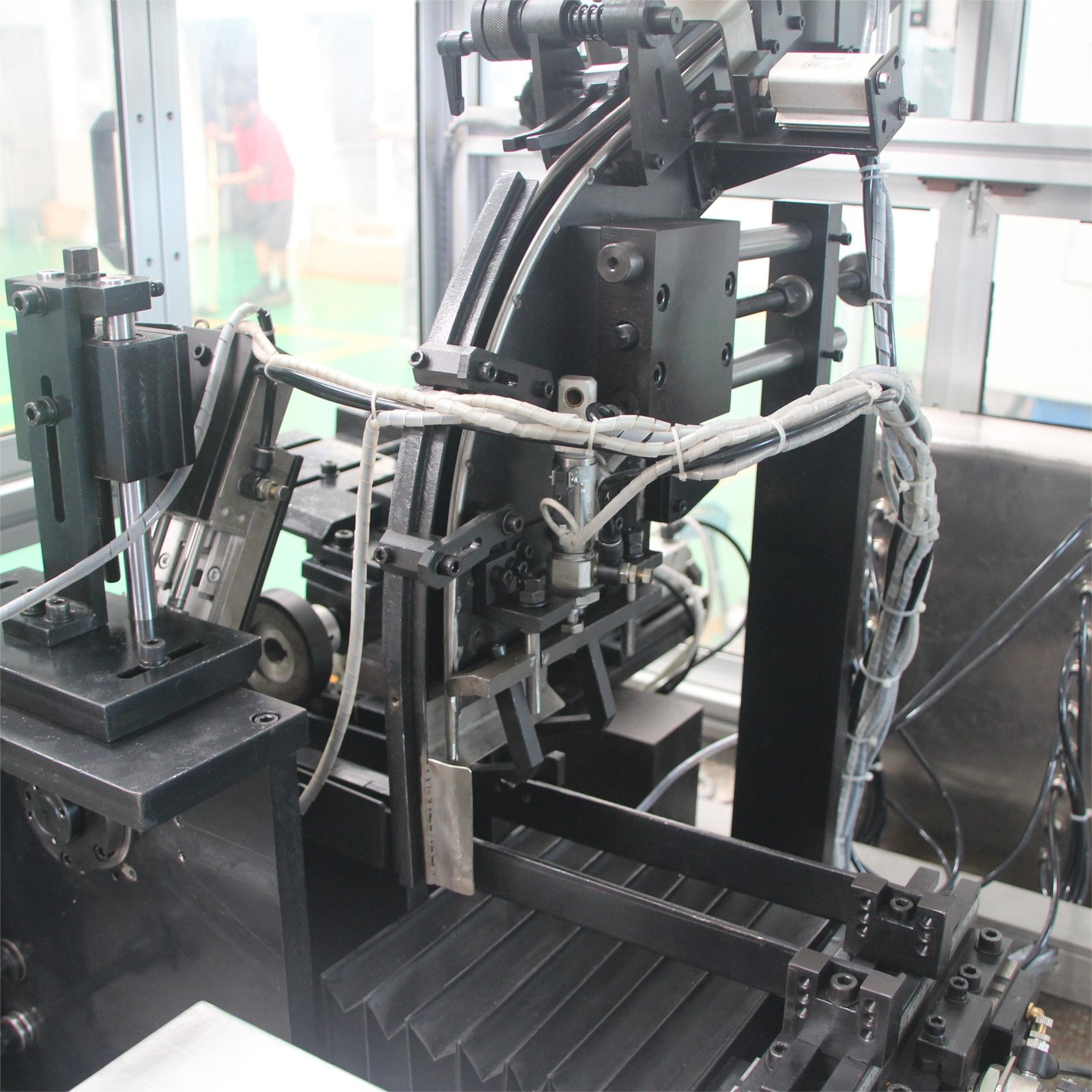 Automatic Automobile Valve Runout Measuring Machine - Image 5