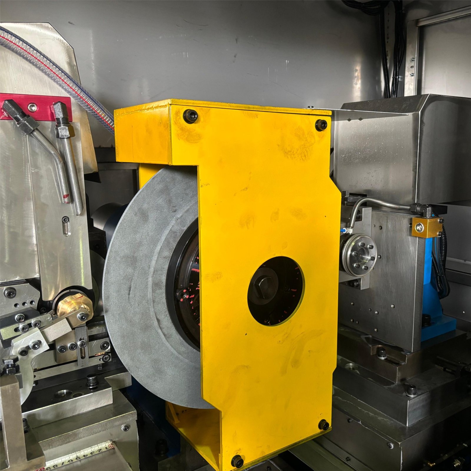 Fully automatic ring cup bore grinder