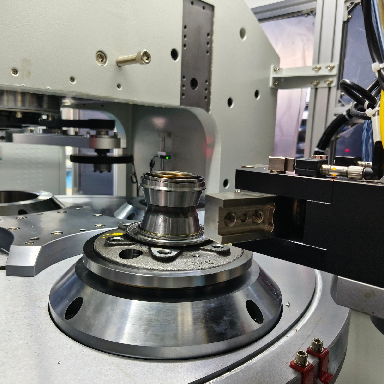 Gen 3 Hub Unit Bearing End Spline Rotary Rolling Riveting Machine - Image 5