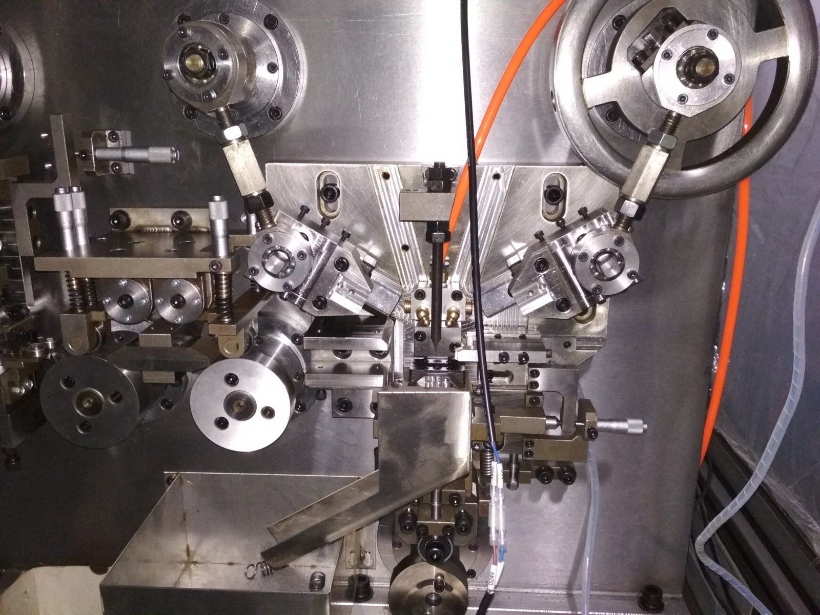 Two Generation High Precision Traveler Forming Machine